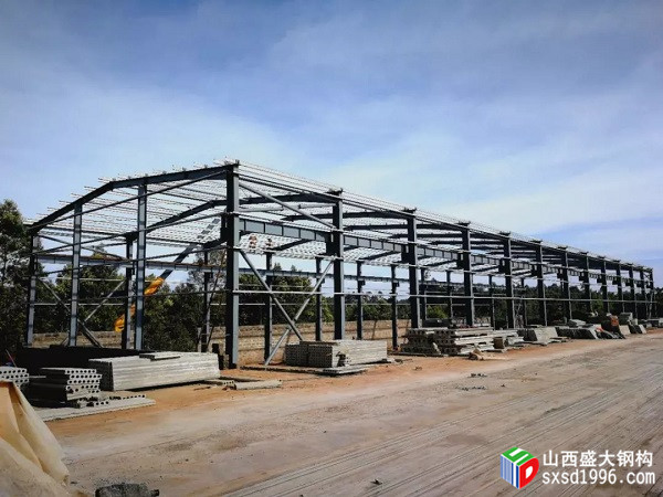 鋼結(jié)構(gòu)廠(chǎng)房施工圖片